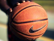 Uzi重要时刻爆冷，SKT带队取胜！全场沸腾不已