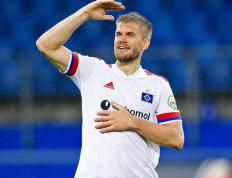 广岛三箭球员遭红牌罚下，雪上加霜！