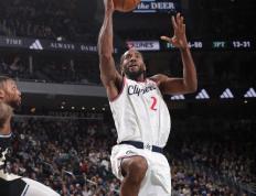 包含雄鹿复出首战，险胜状态火爆，引发争议成为焦点！的词条