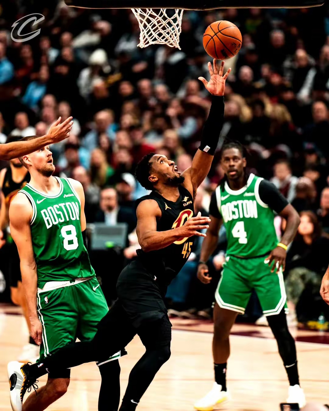 凯尔特人绝杀时刻，助攻爆棚点燃赛场，雄鹿迎来胜利！