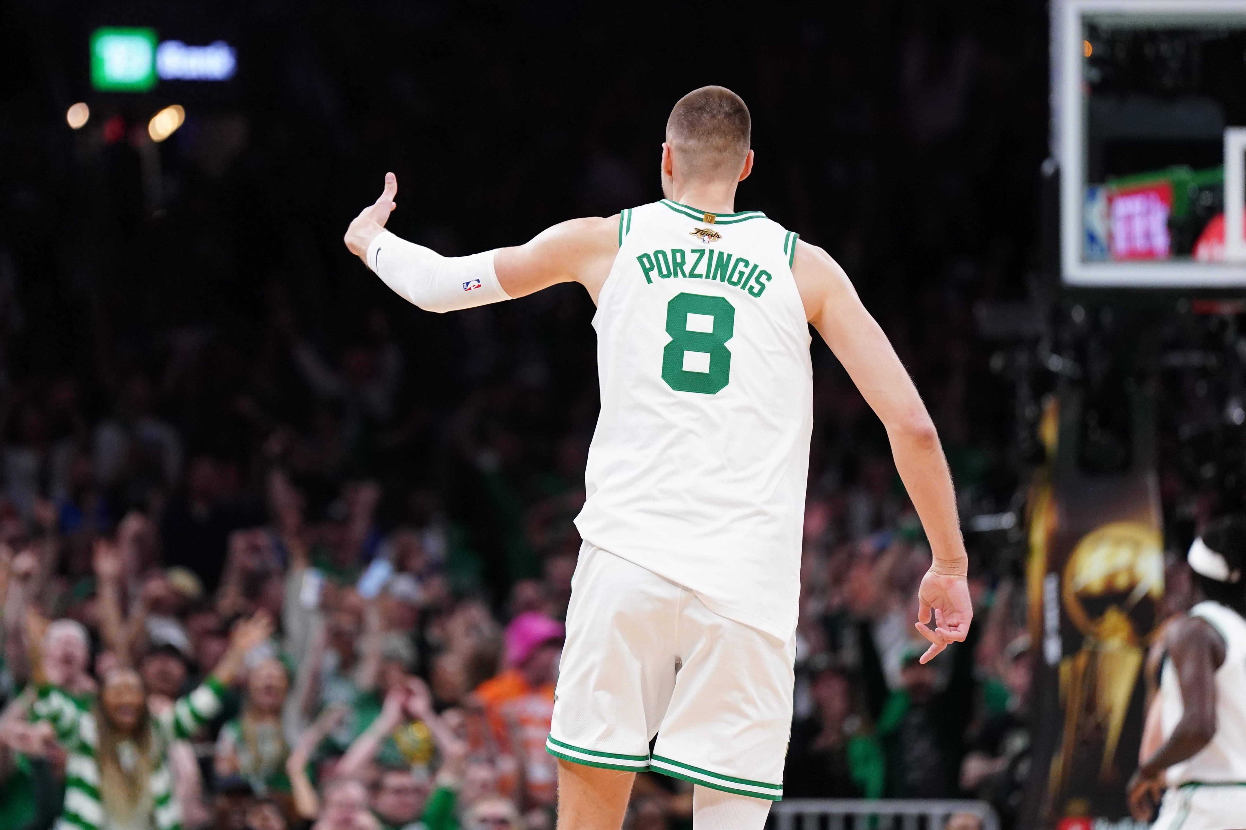 波尔津吉斯惊艳全场，全明星入选助攻爆棚，球队未来可期逆转取胜！的简单介绍